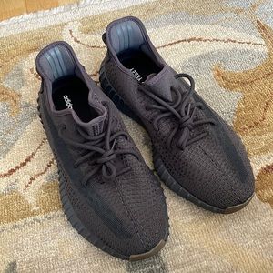 Yeezy (dark gray)